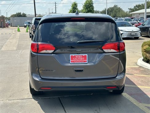 Used 2019 Chrysler Pacifica Touring Plus w/ S Appearance Package image 6