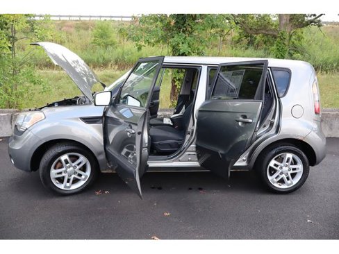 Used 2011 Kia Soul + image 16