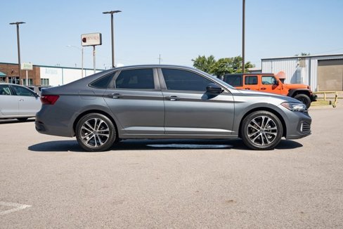 Certified 2023 Volkswagen Jetta Sport image 7