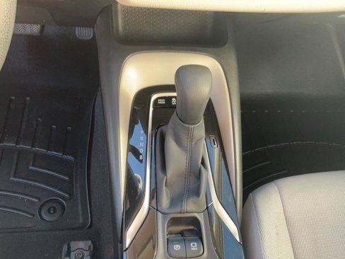 Used 2021 Toyota Corolla LE image 15