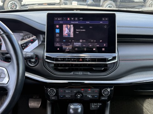 Used 2022 Jeep Compass Trailhawk w/ Trailhawk Convenience Group image 3