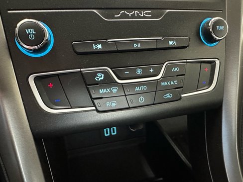 Used 2020 Ford Fusion SE image 43