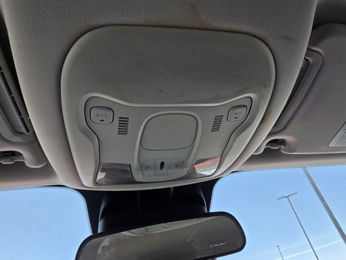 Used 2015 Jeep Renegade Latitude w/ Popular Equipment Group image 28