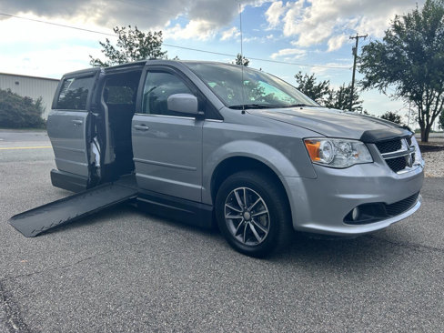 Used 2017 Dodge Grand Caravan SXT w/ Rear Park Assist Package image 1