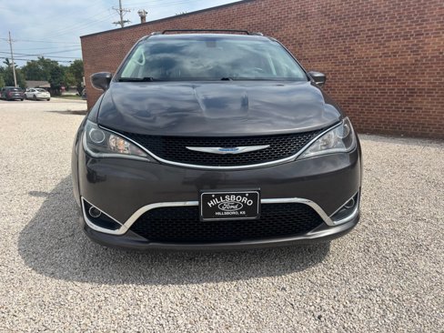 Used 2018 Chrysler Pacifica Touring-L image 13