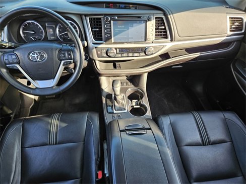 Used 2018 Toyota Highlander SE image 10