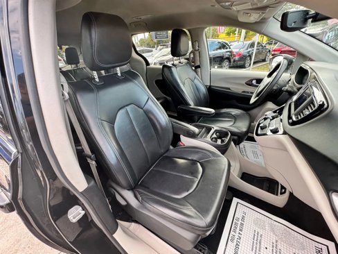 Used 2020 Chrysler Voyager Lxi image 35
