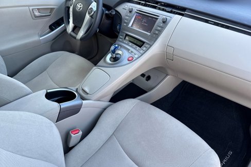Used 2014 Toyota Prius Two image 31