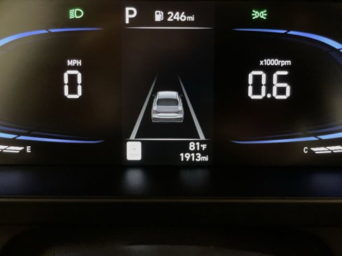 Used 2025 Hyundai Elantra Sport image 12