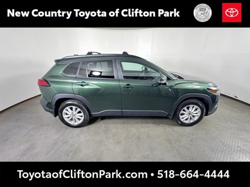 Used 2022 Toyota Corolla Cross LE image 2