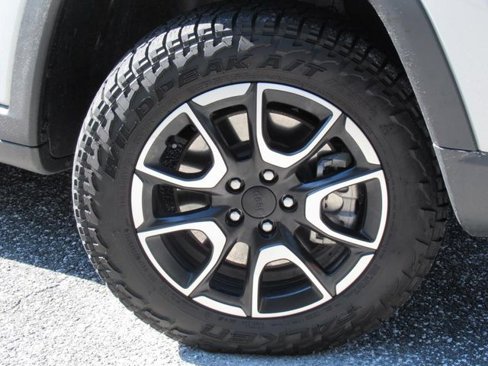 Used 2024 Jeep Compass Trailhawk image 7