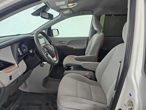 Used 2020 Toyota Sienna LE image 22