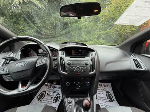 Used 2017 Ford Focus ST image 18