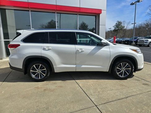 Used 2018 Toyota Highlander XLE image 10
