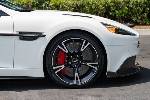 Used 2018 Aston Martin Vanquish S image 23