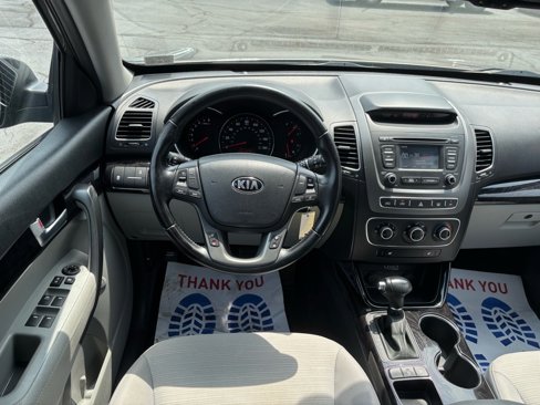 Used 2015 Kia Sorento LX image 12
