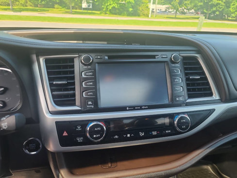 Used 2017 Toyota Highlander Limited Platinum image 17