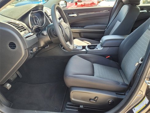 Used 2023 Chrysler 300 Touring w/ Sport Appearance Package image 6