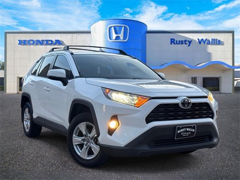 Used 2019 Toyota RAV4 XLE image 1
