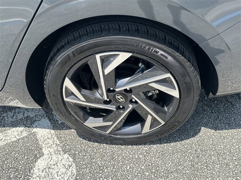 Certified 2025 Hyundai Elantra SEL image 10