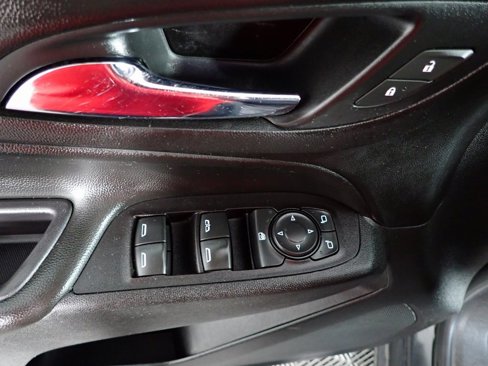 Used 2019 Chevrolet Equinox LT image 18