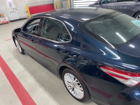 Used 2018 Toyota Camry XLE image 8