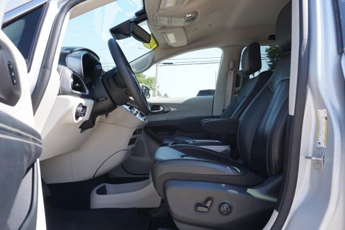 Used 2022 Chrysler Pacifica Touring-L image 21
