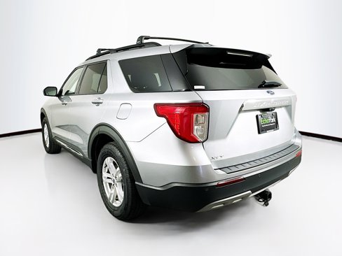 Used 2022 Ford Explorer XLT w/ Equipment Group 202A image 5