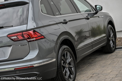 Used 2024 Volkswagen Tiguan SE w/ Panoramic Sunroof Package image 9