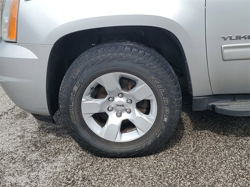 Used 2011 GMC Yukon XL SLE w/ Suspension Package, Off-Road image 8
