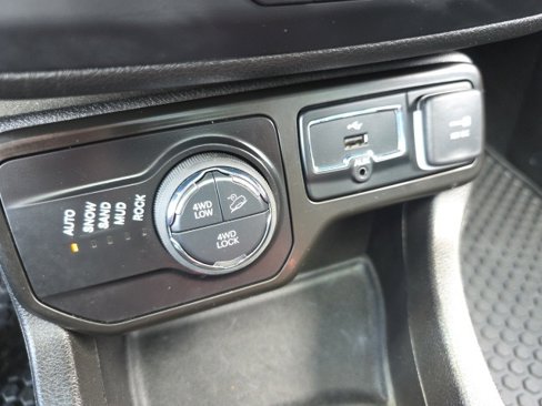 Used 2022 Jeep Renegade Trailhawk w/ Sun/Sound Group image 28