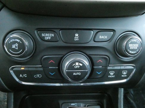 Used 2016 Jeep Cherokee Limited image 20