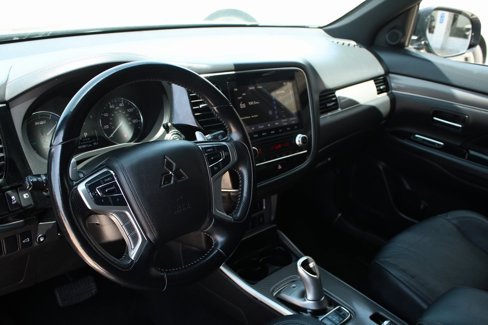 Used 2022 Mitsubishi Outlander GT image 4