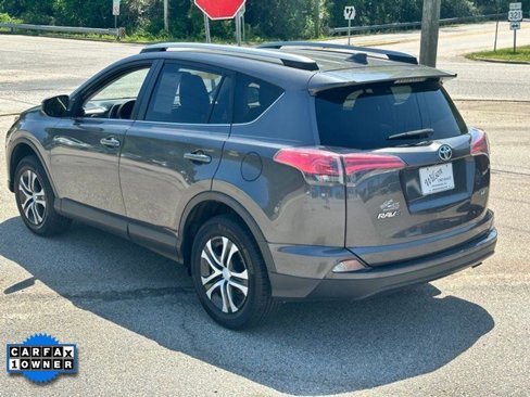 Used 2018 Toyota RAV4 LE image 2