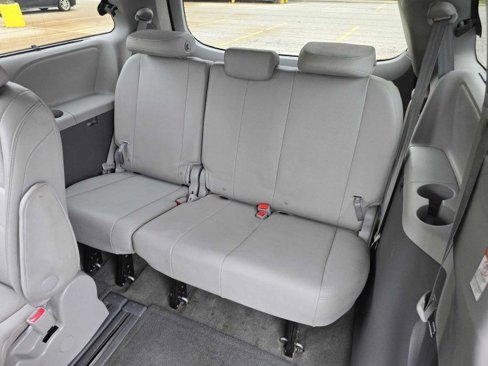 Used 2015 Toyota Sienna XLE Premium image 10