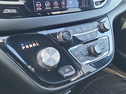 Used 2020 Chrysler Pacifica Touring-L image 24