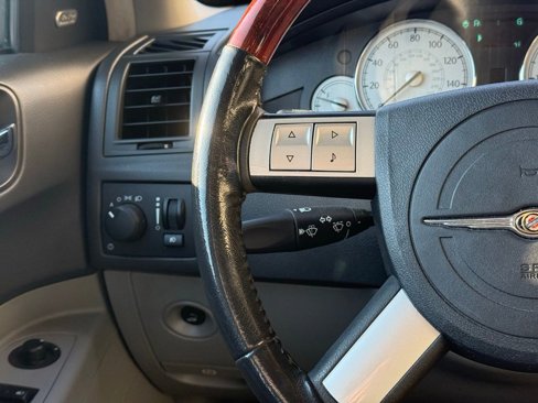 Used 2006 Chrysler 300 C w/ Protection Group II image 8