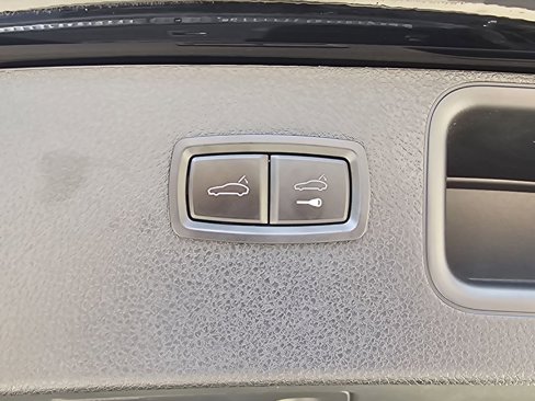 Certified 2021 Porsche Macan image 40