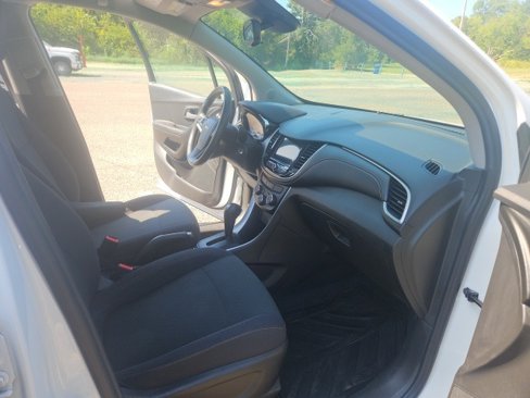 Used 2019 Chevrolet Trax LS w/ Tint and Cruise Package image 19