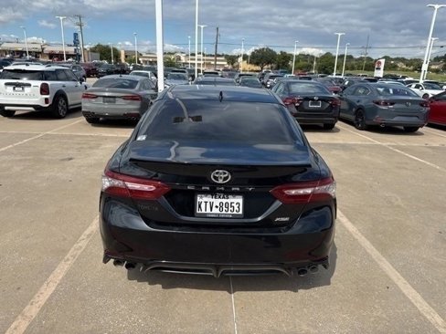 Used 2018 Toyota Camry image 7