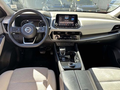 Used 2021 Nissan Rogue SV image 12