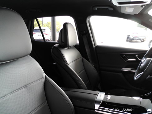 Certified 2025 Mercedes-Benz GLC 300 image 27