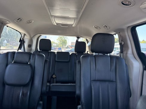 Used 2014 Chrysler Town & Country Touring image 36