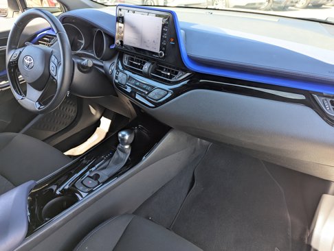 Used 2021 Toyota C-HR XLE image 9