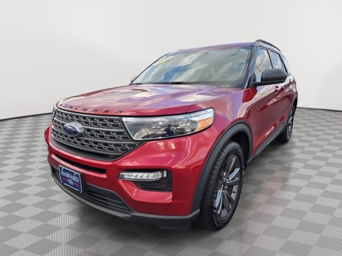 Used 2021 Ford Explorer XLT w/ Equipment Group 202A image 3