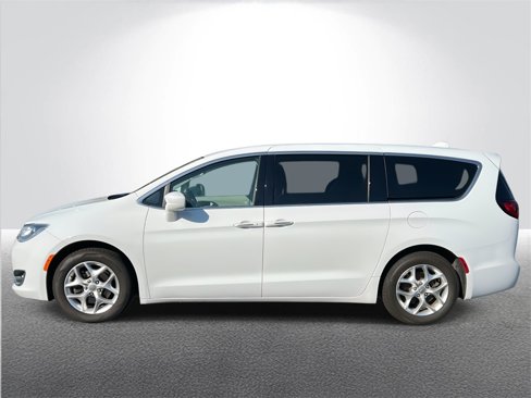 Used 2019 Chrysler Pacifica Touring Plus w/ Tire & Wheel Group image 3