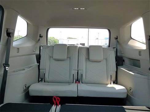Used 2024 Volkswagen Atlas SE image 25