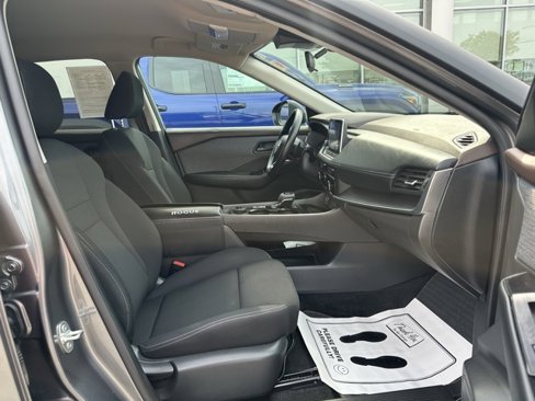 Used 2023 Nissan Rogue S image 14