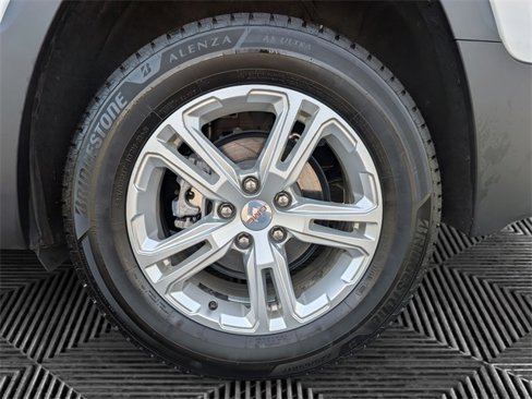 Used 2023 GMC Terrain SLE w/ Driver Convenience Package image 9