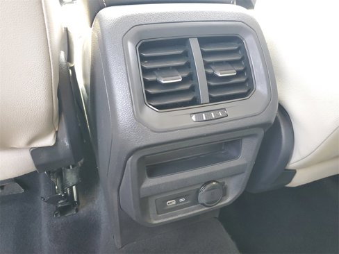Used 2021 Volkswagen Tiguan SE image 11